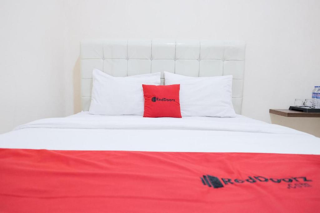 RedDoorz Plus at Permata Guesthouse Lampung - Habitación Doble