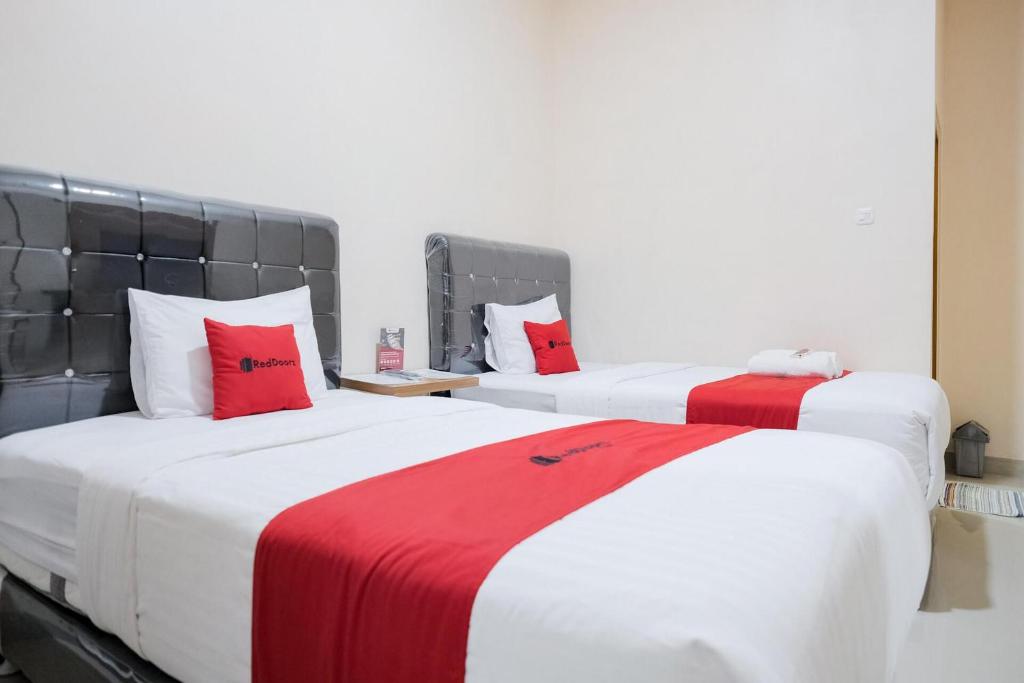 RedDoorz Plus at Permata Guesthouse Lampung - Habitación Doble