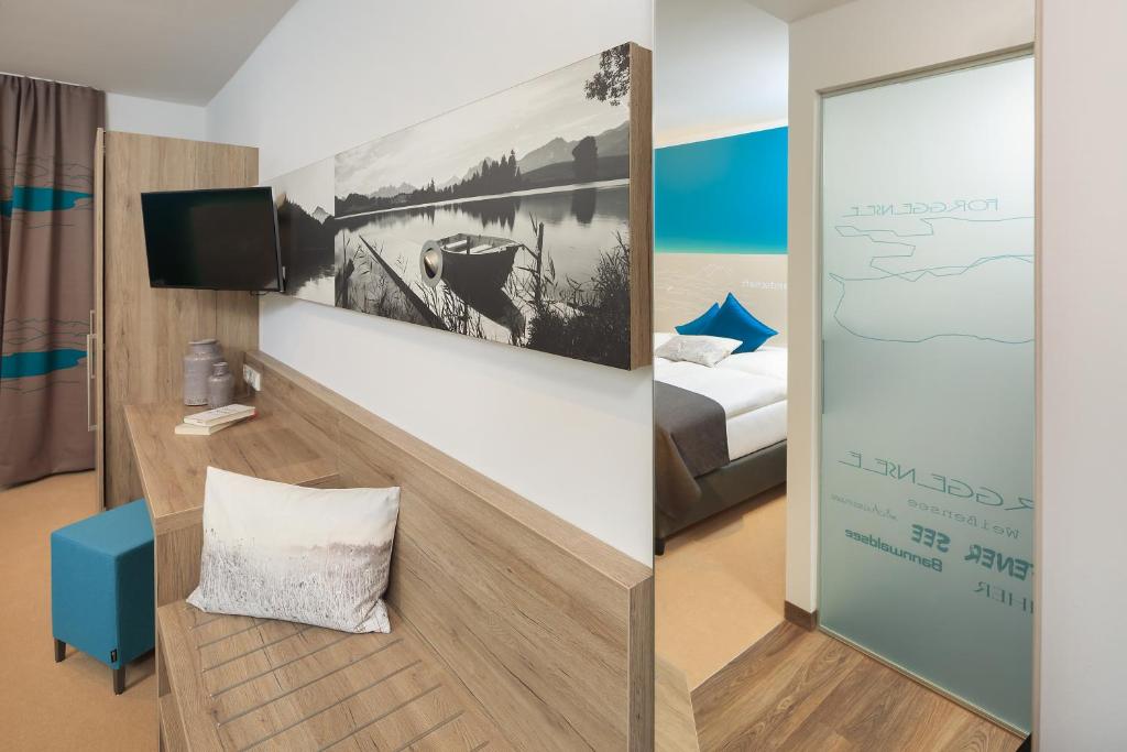 Postel nebo postele na pokoji v ubytování Allgäu Art Hotel