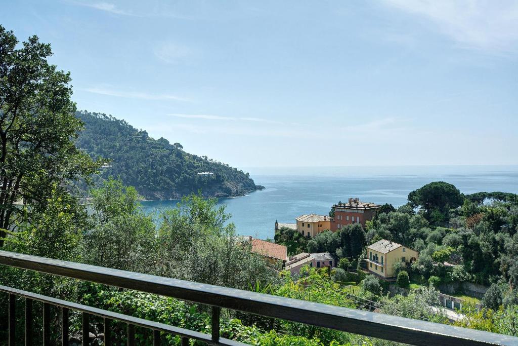 a view of the ocean from a balcony at Casa Braun in Bonassola