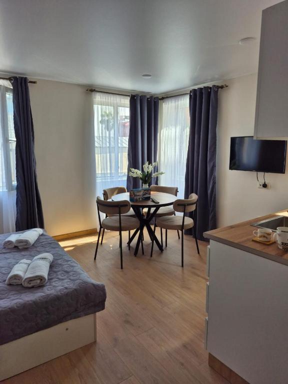 فضای داخلی Apartment Giorgi Mazniasvhili در باتومی - تصویر ۳