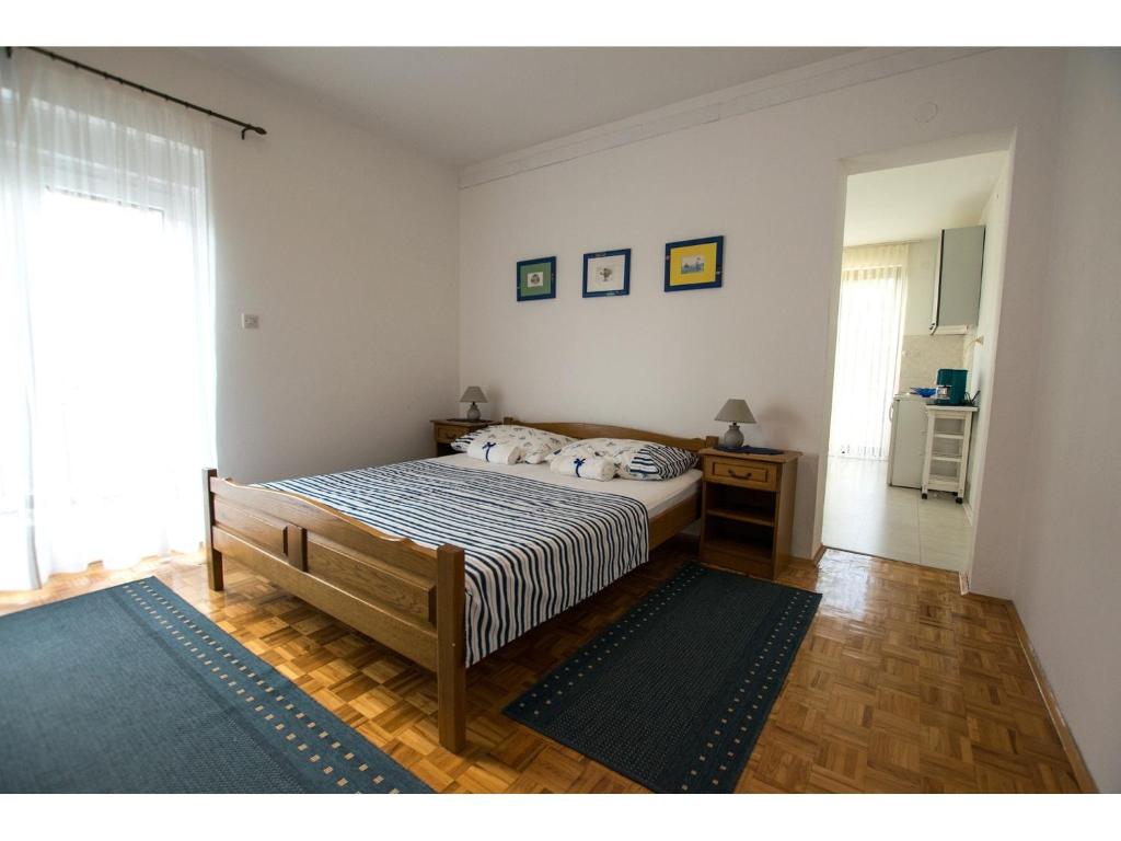 Postel nebo postele na pokoji v ubytování Apartments Trošelj
