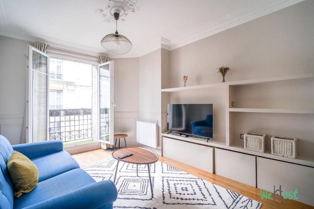 Appart parisien avec balcon – Montmartre