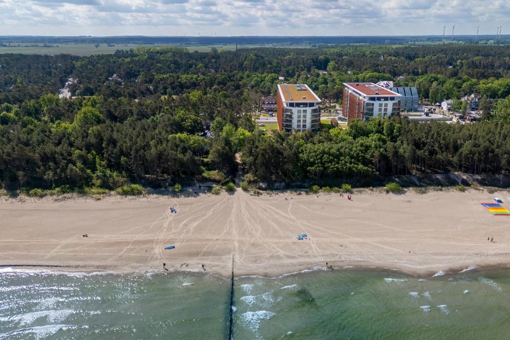 an aerial view of a beach with people on it at Prestige 103 - z widokiem na morze - BASEN, sauna, jacuzzi w cenie pobytu! - Easy - Rent Apartments in Pobierowo
