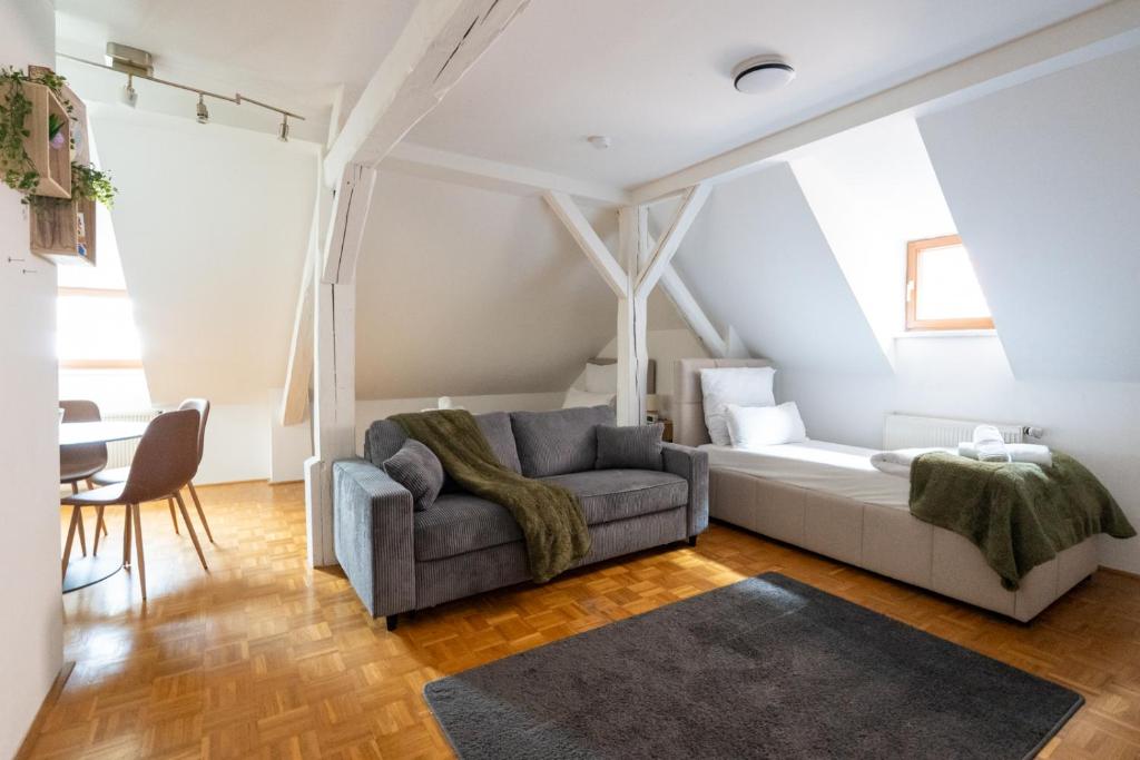 75m2 - 7 Guests - AC - 3 Rooms - Near Station