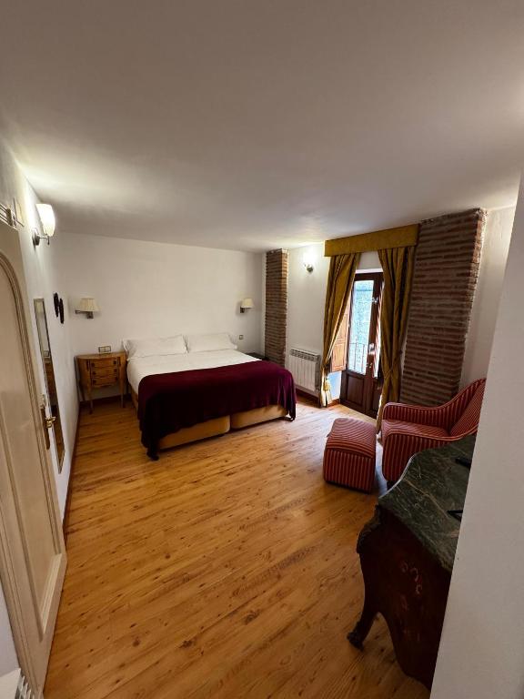 Hotel Rural Cayetana - Housity