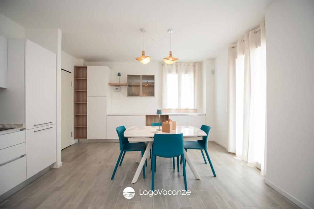 a kitchen and dining room with a table and chairs at Garda Nest in Padenghe sul Garda