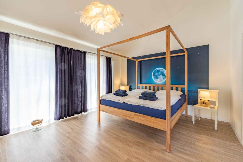 a bedroom with a canopy bed in a room at SEASIDE APARTMENTS - BEACHHOUSE SKY in Eckernförde