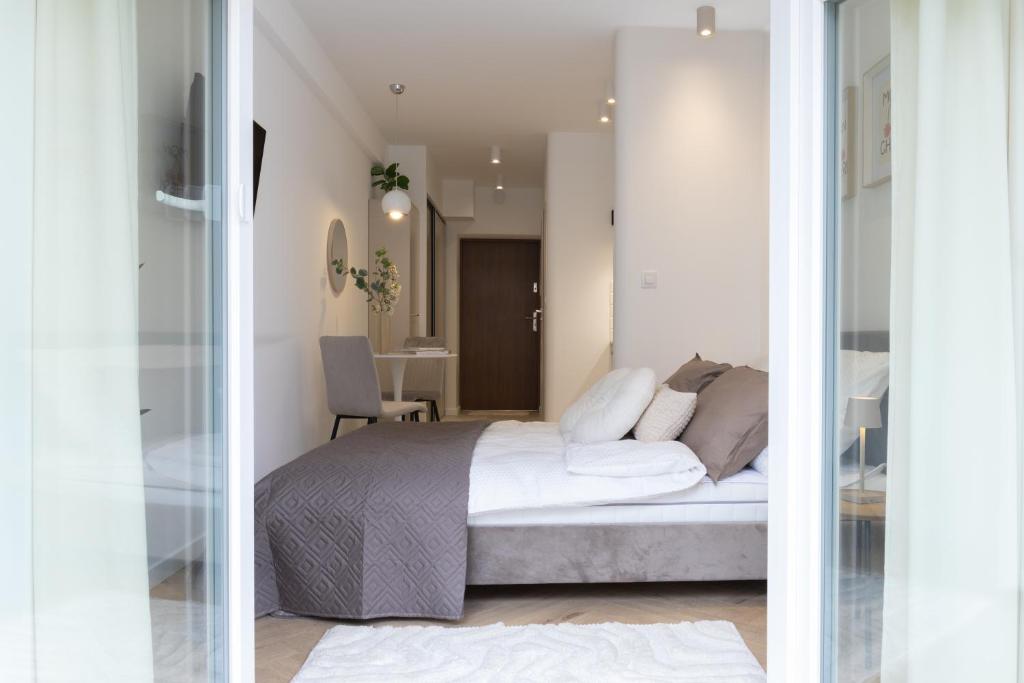 a bedroom with a large bed and a desk at Starowiejska Residence 1860 in Miejsce Piastowe