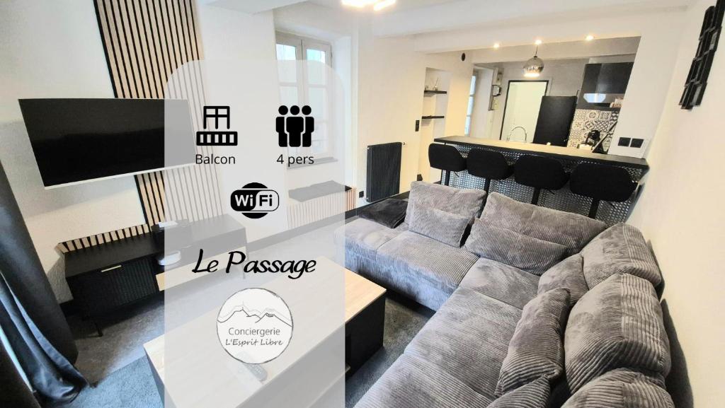 a living room with a couch and a tv at Le Passage - Centre-ville - WiFi in Issoire