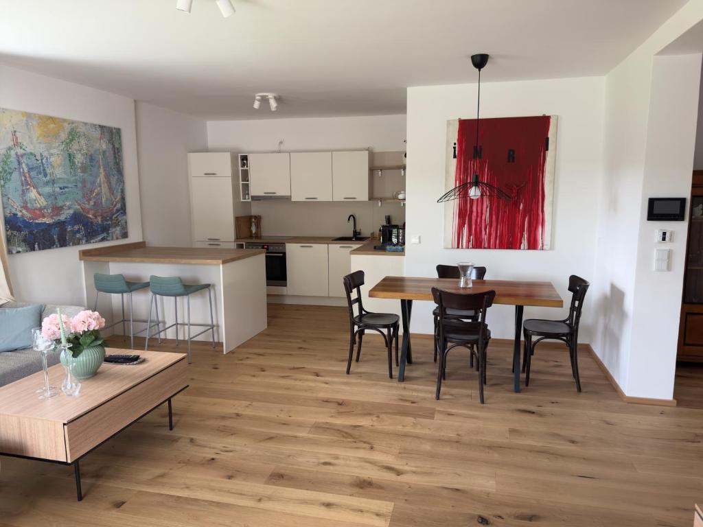 Aussichtsstraße - Wunderschön renoviertes Einfamilienhaus in See- und Stadtnähe