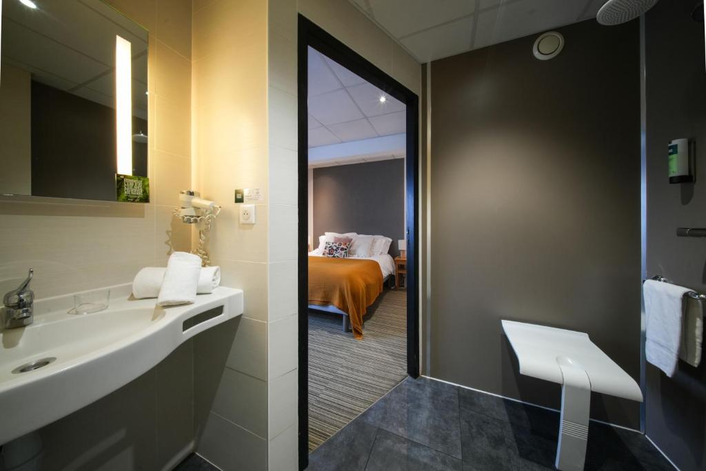 Logis Hôtel Le Relais - Superior Double Room - Disabillity Access