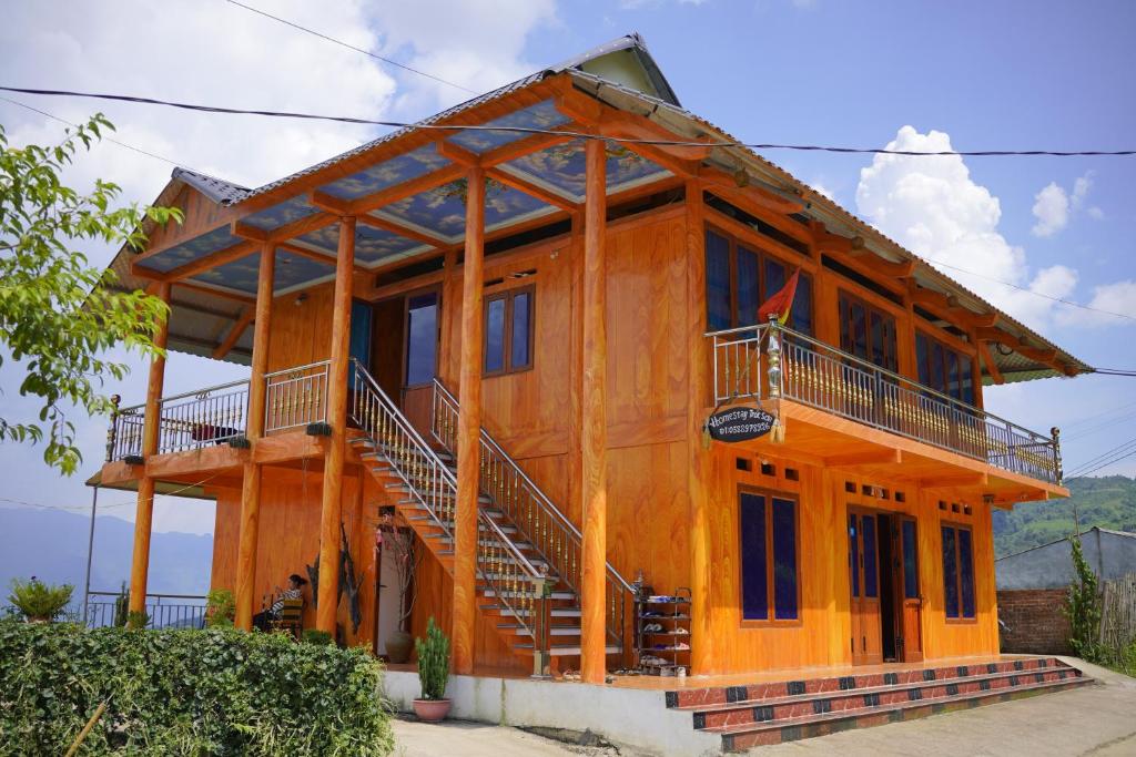 a large wooden house with a large balcony at Homestay Trúc Sơn in Hong Ha
