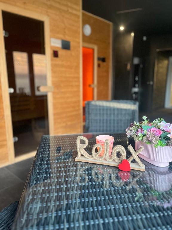 a table with a sign that says radio on it at Ubytovanie MI - TATRY in Kravany