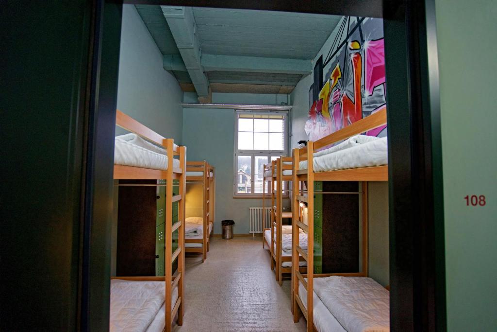 Postel nebo postele na pokoji v ubytování Depot 195 - Hostel Winterthur