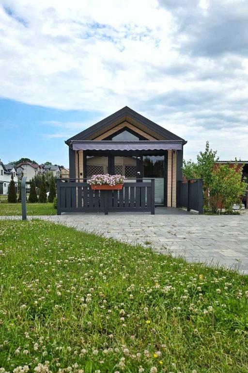 a gazebo with a flower pot on it at Rainbow Resort in Jastrzębia Góra