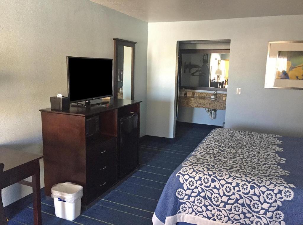 Americas Best Value Inn Bishop/Kingsville - King Room - Non-Smoking