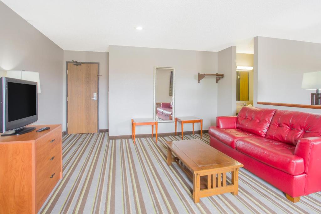 Super 8 by Wyndham Abingdon VA - Studio Suite With Two Queen Beds - Non-Smoking