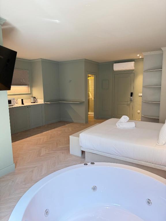 AT Boutique Alma - Jacuzzi privado en la habitación en Alicante
