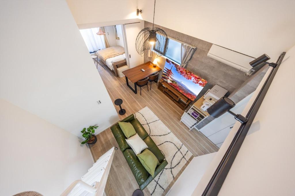 Within walking distance of Nakameguro, 6 mins by Shibuya Train, 7 mins on foot from Yutenji Station, 1 min on foot to a supermarket, Long-term stays, Max 4 people