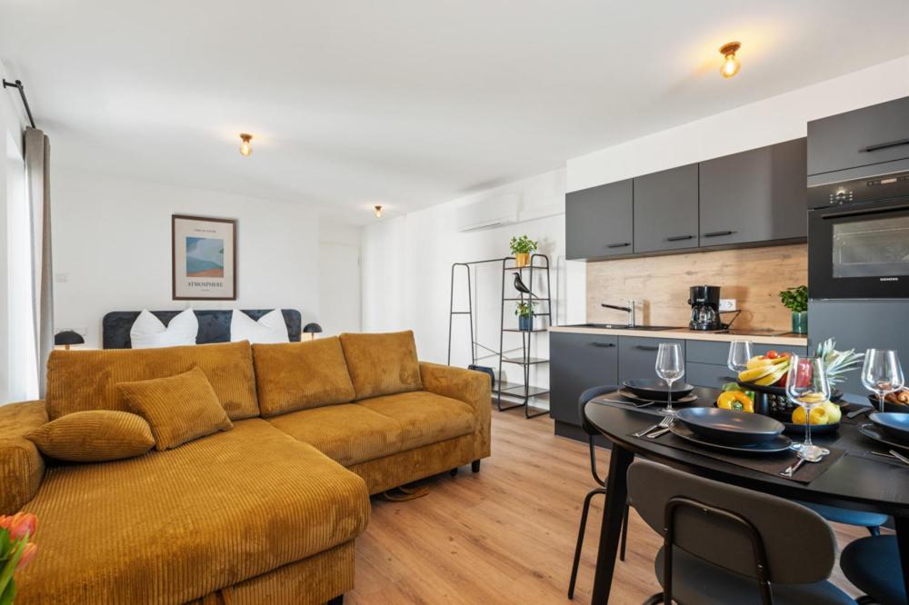 a living room with a couch and a table at Studio 04 - Einzimmerapartment klimatisiert in Friedrichshafen