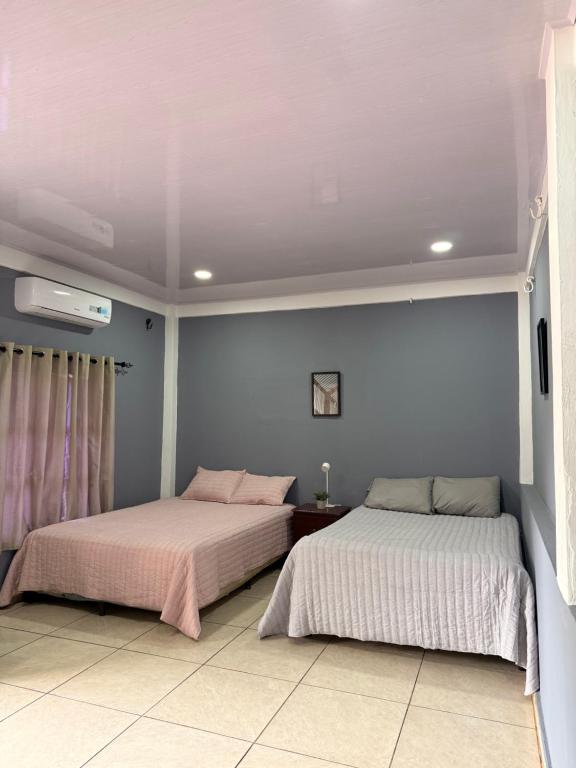 two beds sitting next to each other in a bedroom at La Casona Guest House in La Unión