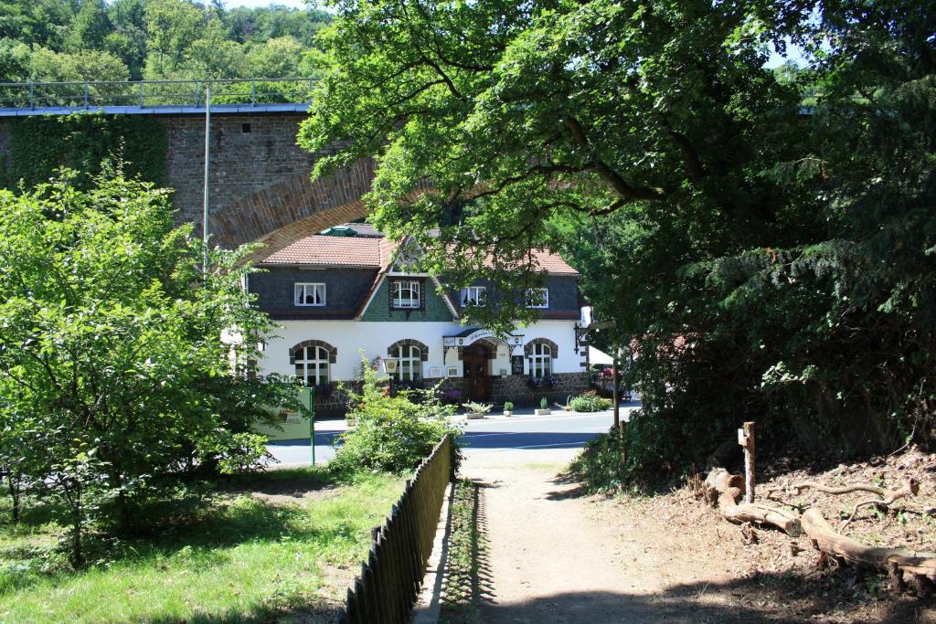 a house with a fence in front of it at Literaturhaus Schmökermühle in Andernach