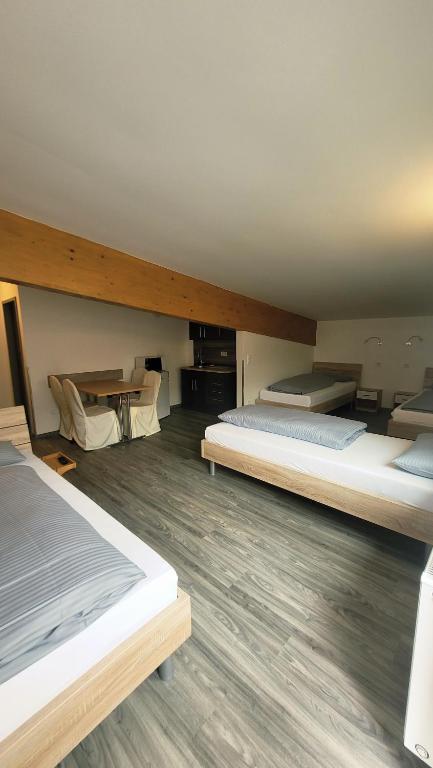 Drei Bären Hotel & Apartments - Chambre Quadruple Avec Salle De Bains Privative