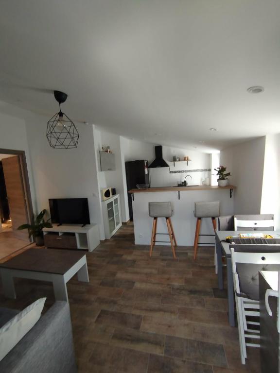 a living room with a table and a kitchen at Appartement dans la campagne in Le Beausset