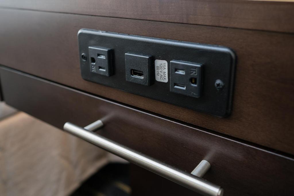 Hotel Aura SFO Airport FREE SHUTTLE - Rey Suite
