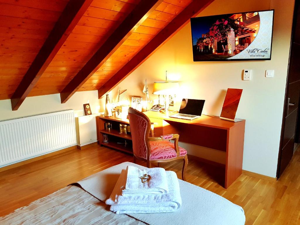 Televízia a/alebo spoločenská miestnosť v ubytovaní Villa Carlos