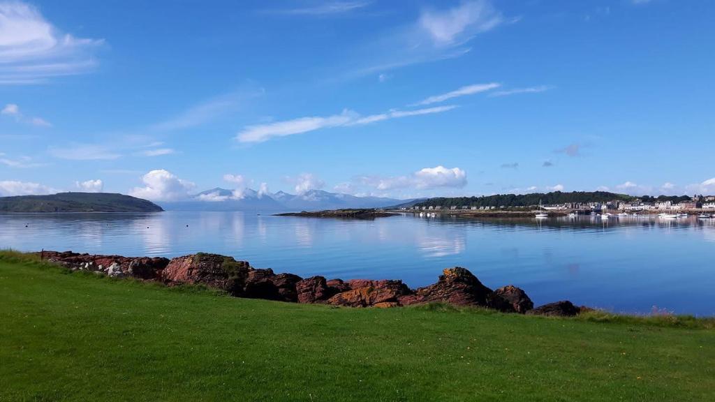 a large body of water with rocks in the grass at Heaven Above the Haven in Millport
