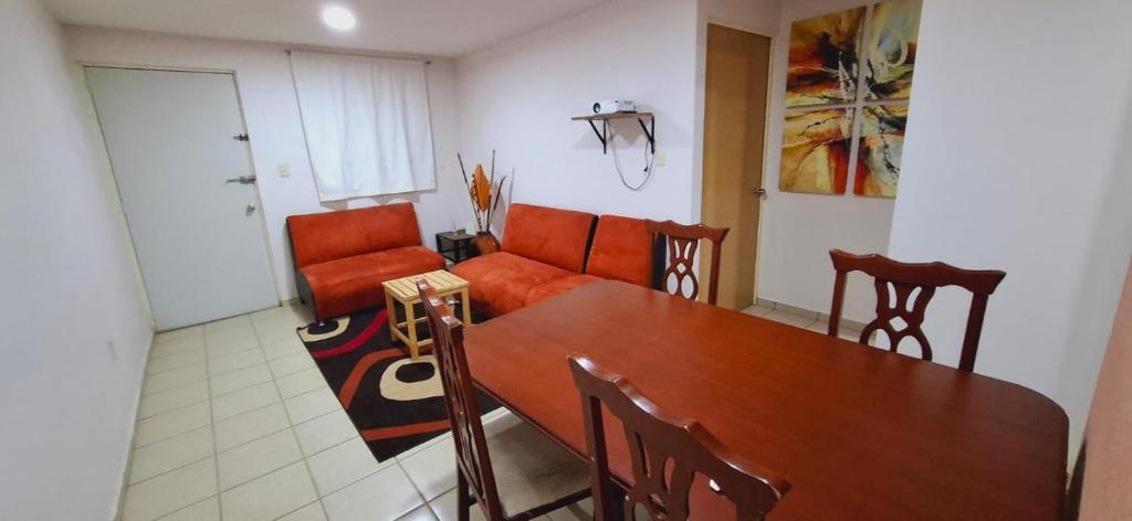 a living room with a table and a couch at Bello Amanecer in Guanajuato