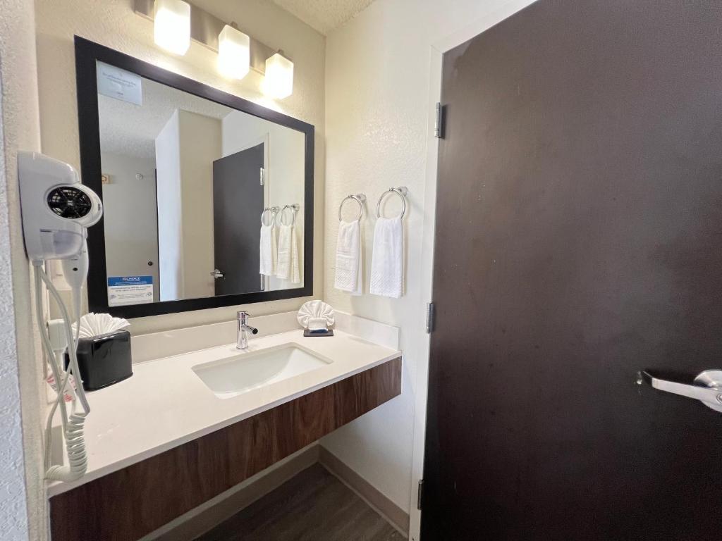 Sleep Inn Arlington Near Six Flags - Queen Room - Accessible/Nonsmoking