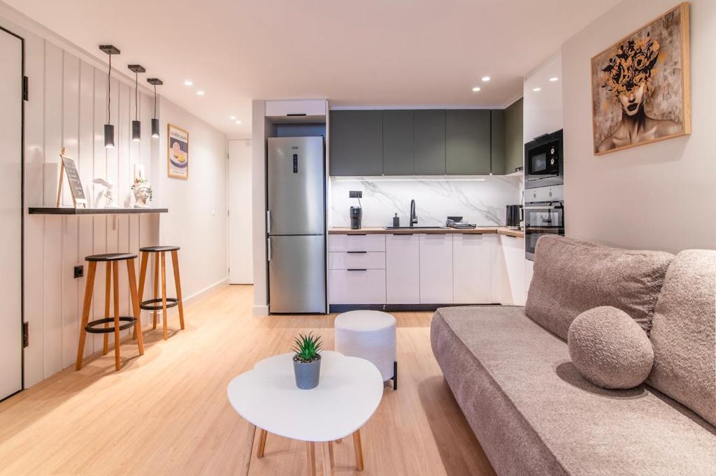 Carole's 2BDR Apartment in Koukaki- central Athens