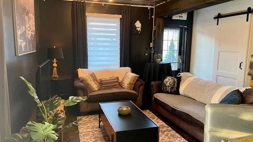 a living room with a couch and a coffee table at L'Industriel in Drummondville