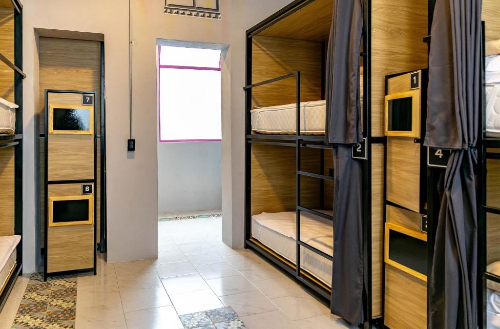 Hostal CASA MX bellas artes - 宿舍间的单人床位