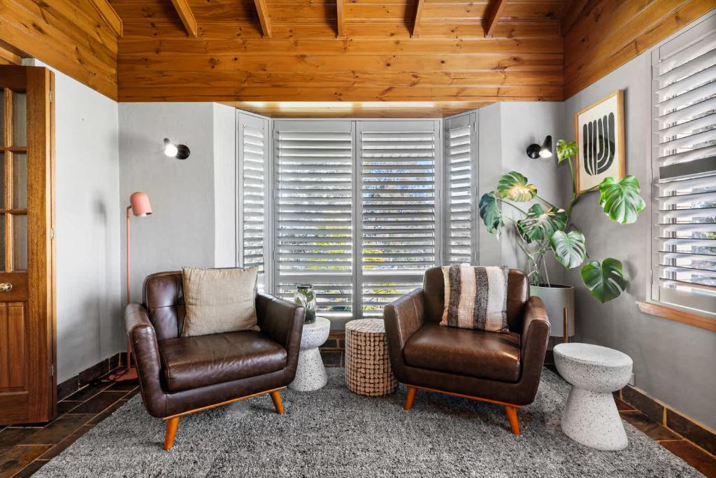 two chairs and a table in a room with a window at Bendalong - Rural Retreat, Short Drive to CBD in Orange
