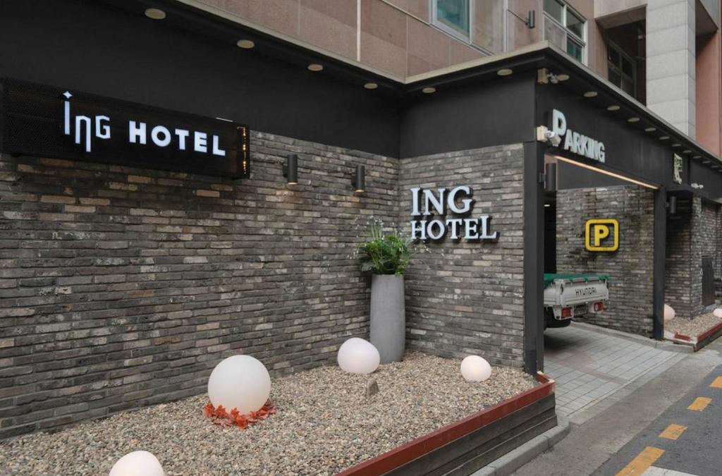 a building with white eggs on the side of it at Daejeon Dunsan ING Hotel in Daejeon
