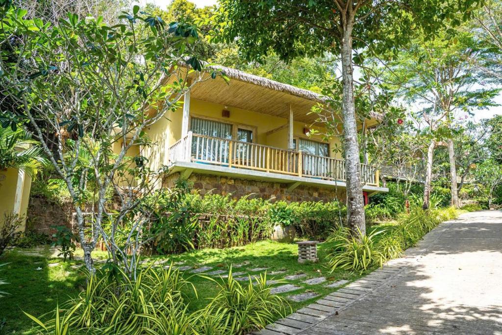 Bungalow Nhìn Ra Đồi Có Bồn Tắm