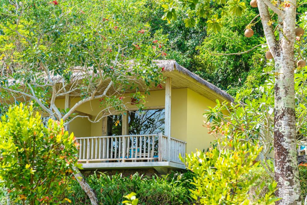 Bungalow Nhìn Ra Đồi Có Bồn Tắm