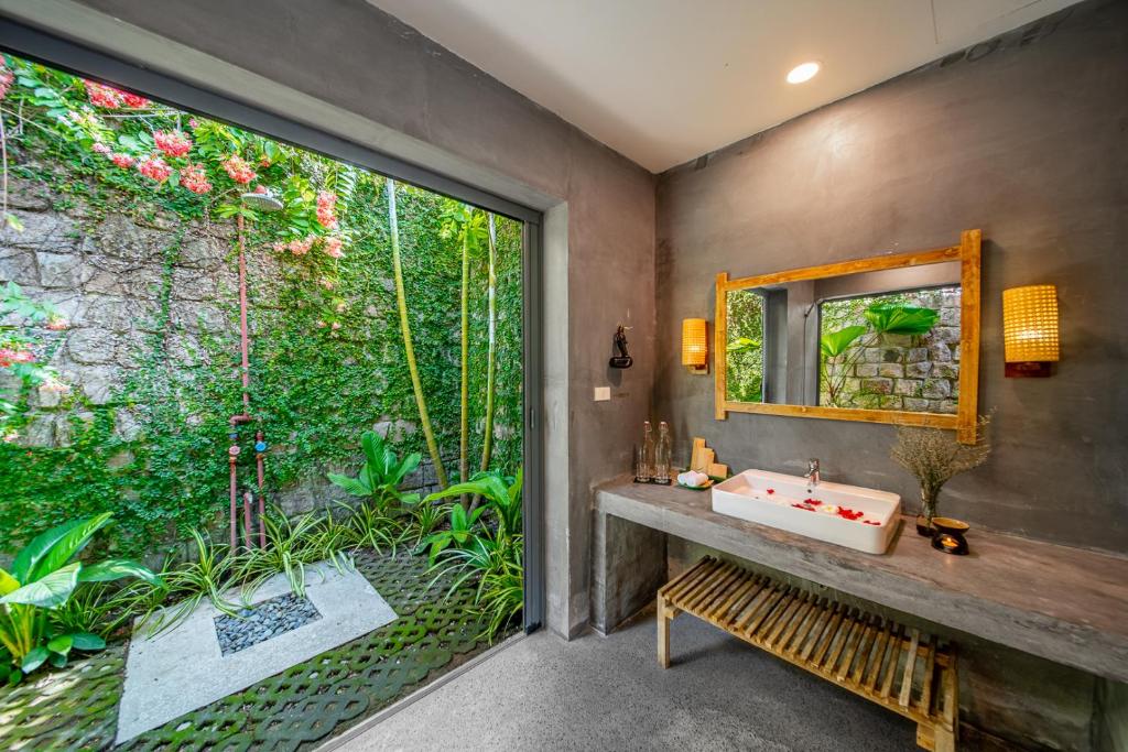 Bungalow Nhìn Ra Đồi Có Bồn Tắm