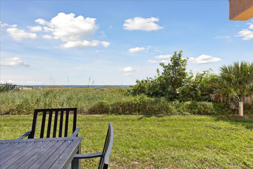 Spanish Main - Cocoa Beach Oceanfront Condos near Port Canaveral - 一楼罢工海滨公寓 - 带露台 - 3 单元