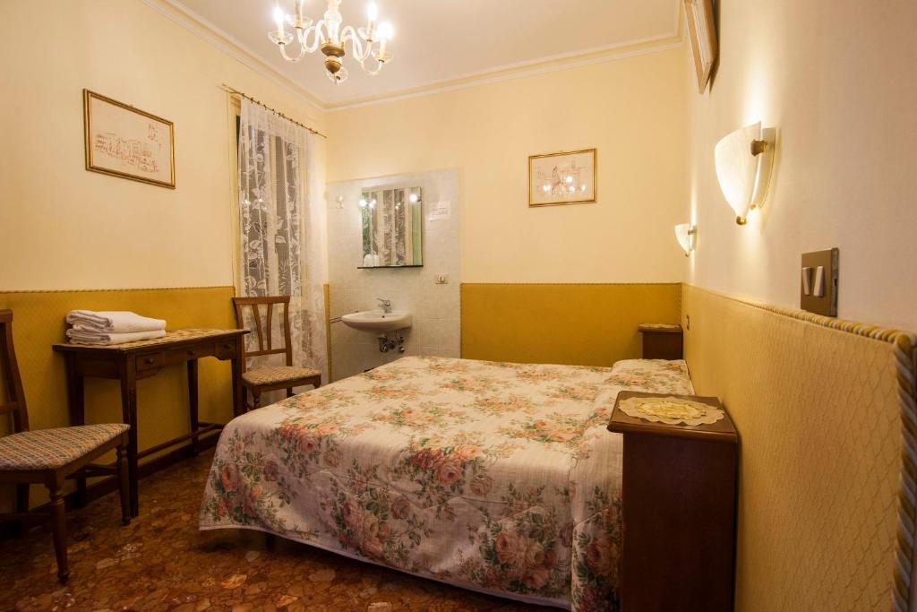 Gallery image of Hotel Locanda Ca' Foscari in Venice