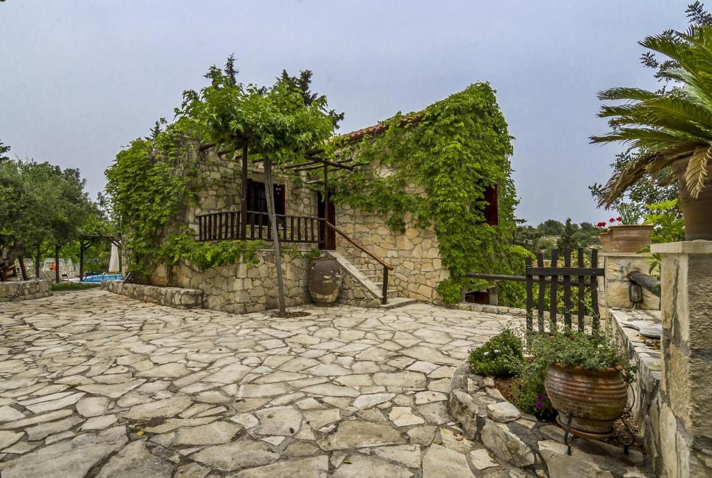 a stone house with ivy on the side of it at Manoli's House in Douliana