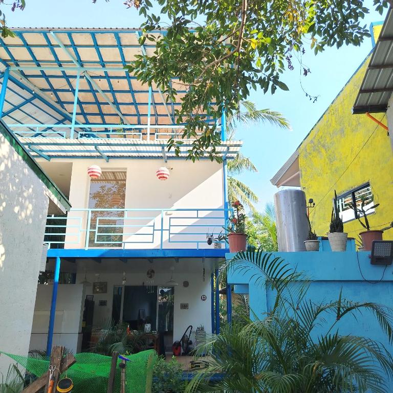 a house with a blue and white facade at Blu Corner in Lian