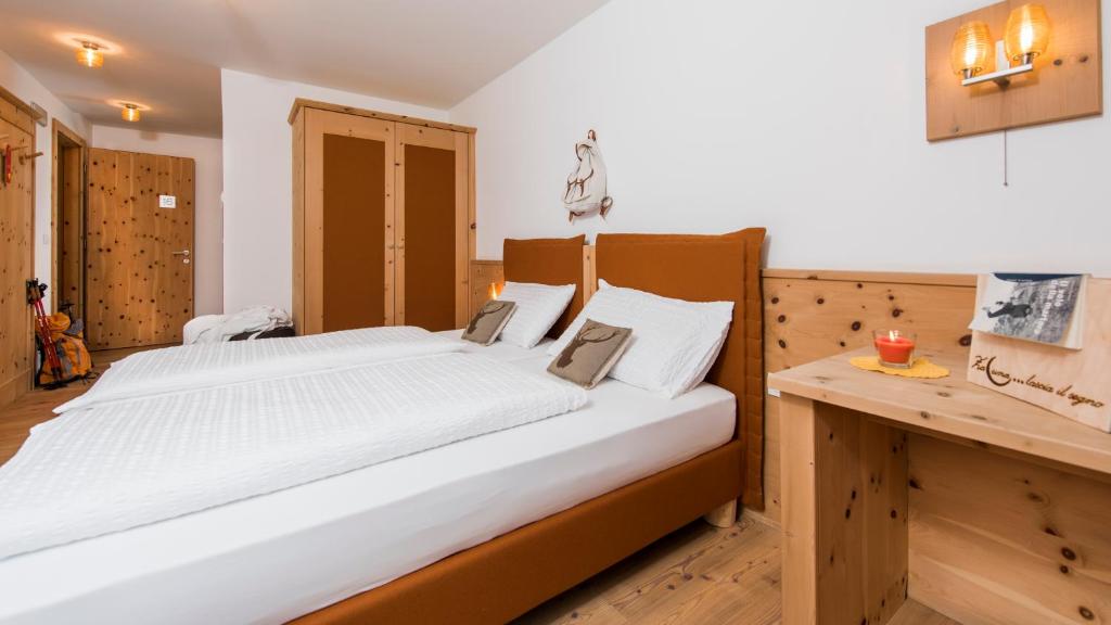Postel nebo postele na pokoji v ubytování Small & Lovely Hotel Zaluna