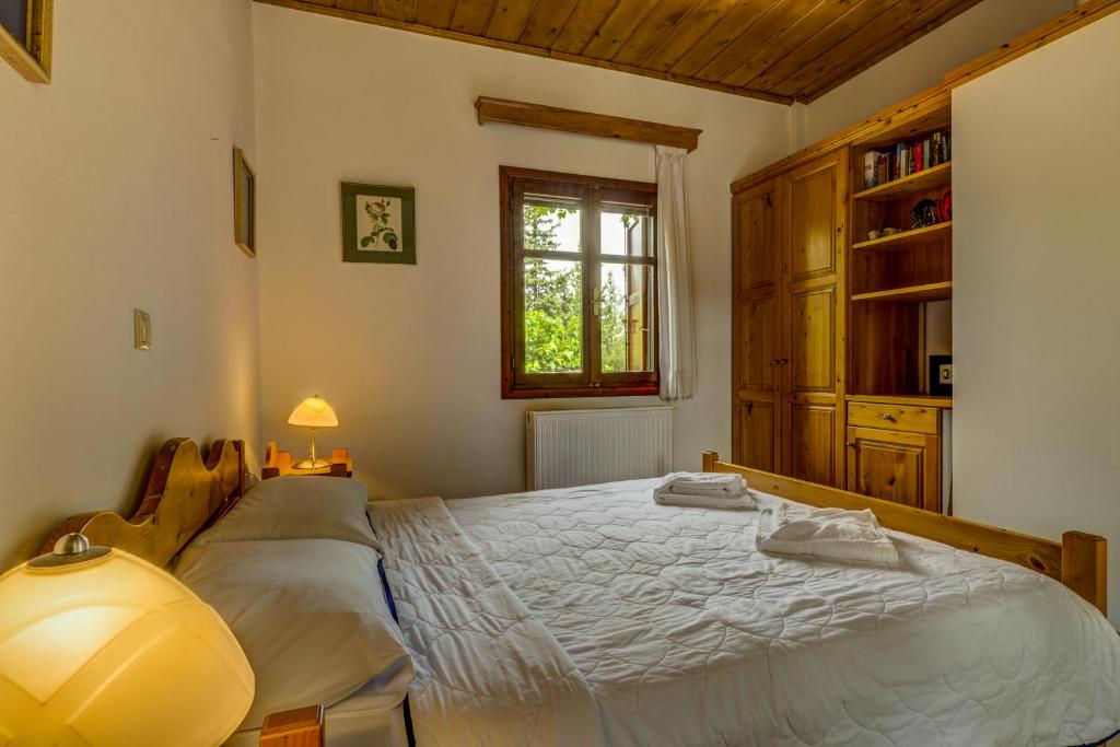 Postel nebo postele na pokoji v ubytování Manoli's House