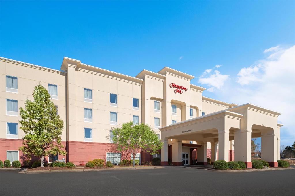 a rendering of a hotel building at Hampton Inn Augusta Fort Eisenhower in Augusta