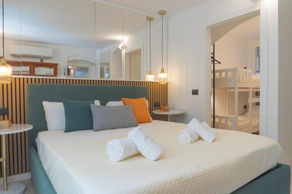 a bedroom with a large bed with towels on it at Pini al Mare in Monterosso al Mare